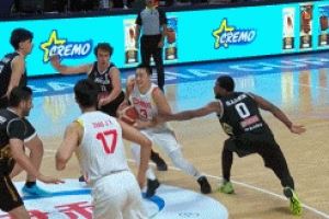 😡憋屈一整场！余嘉豪顺下双手空接暴扣