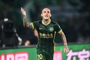 媒体人：国安超低速传控看得都累 浙江队米特里策推进太没障碍