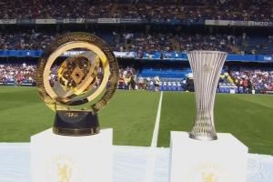 世界冠军主场亮相！赛前切尔西主场展示世俱杯＆欧协联冠军奖杯