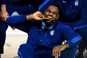 奥运MVP+夺金🥇湖人官推：一年前 詹姆斯在巴黎大杀四方👑