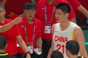 胡金秋：眼角没事&这都是小事 只要能赢球&付出全部都没关系