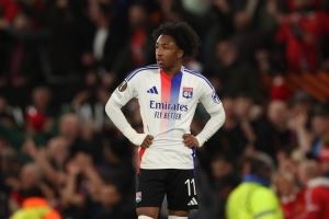 马利克-福法纳：我不是在说想离开里昂，但足球世界什么都有可能