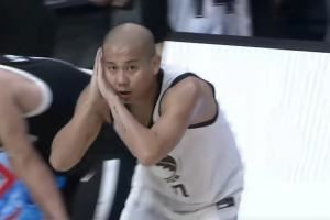 果子哥发威拒绝黑八！曹芳末节4记三分超神表现率瓷器厂17分逆转