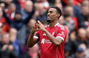 战术板丨赫拉芬贝赫，红军新赛季的关键先生