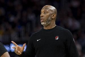 真挚的祝福！祝开拓者主帅比卢普斯49岁生日快乐！🎂