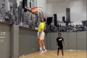 实战干货来了！训练师晒克莱训练：扣篮热身后各种三分投射美如画