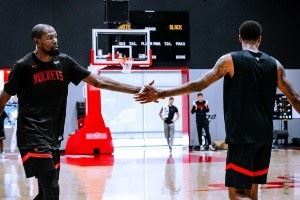 积极备战新赛季！火箭官方晒训练照：训练营首日