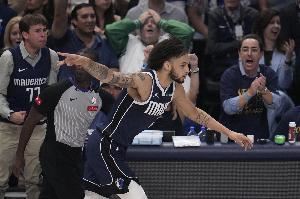 兢兢业业！莱夫利出战25分钟 7中5砍下12分11板2帽