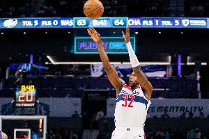 不是那个男人了？米德尔顿半场6中0 仅靠罚球拿3分3板2助