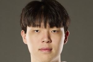 何时能再上场？杨瀚森场均5.8分钟得1.8分0.8板0.4帽 命中率22.2%图片