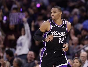 阿泰：威少值得尊重 值得体面收尾 把他印在NBA的Logo上都不为过图片